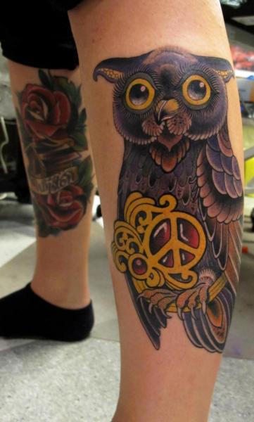 New School Leg Owl Tattoo by Dalmiro Tattoo