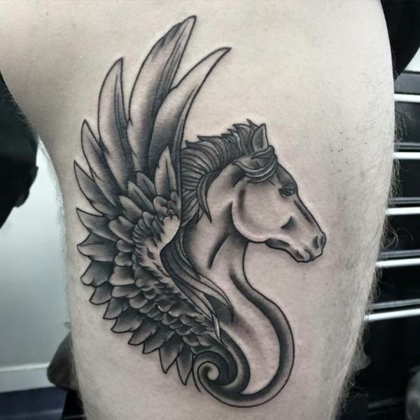 Tatuaje Alas Caballo por Alex Heart