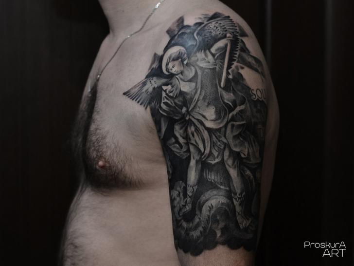 Tatuaje Hombro Ángel Religioso por Proskura Art
