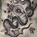 Schlangen Old School Bauch Dolch tattoo von Parliament Tattoo