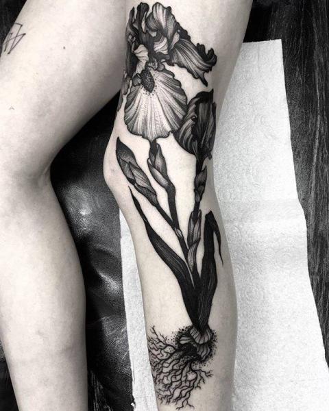 Bein Blumen Tattoo von Parliament Tattoo