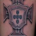 tatuaje Brazo Cruz por Tattoo Power