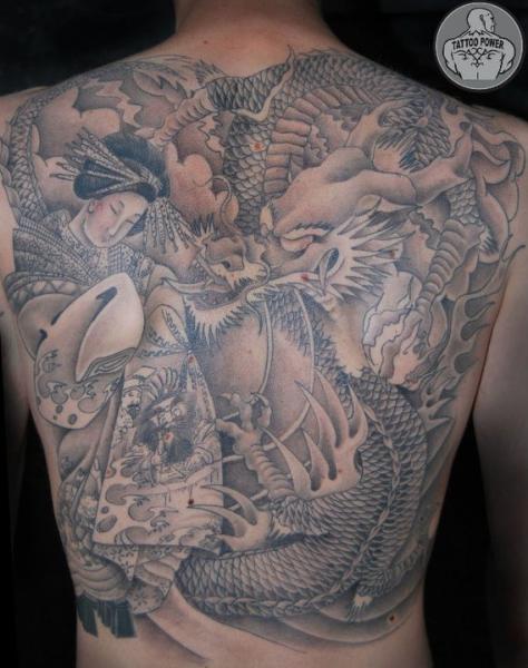 Tatuaje Japoneses Espalda Dragón Geisha por Tattoo Power