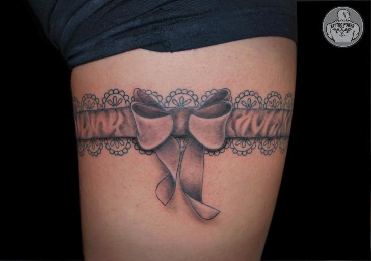 Tatuaje Cinta Muslo Liga por Tattoo Power