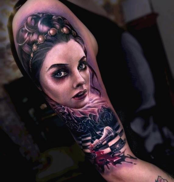 Tatuaje Brazo Ajedrez Mujer por Sam Barber