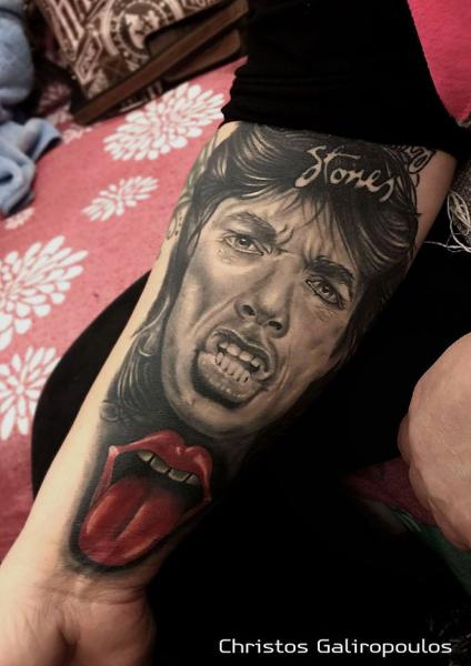 Tatuaje Brazo Retrato Realista Lengua por El Loco Tattoo Lounge