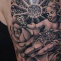 tatuagem Ombro Anjo Religiosas por El Loco Tattoo Lounge