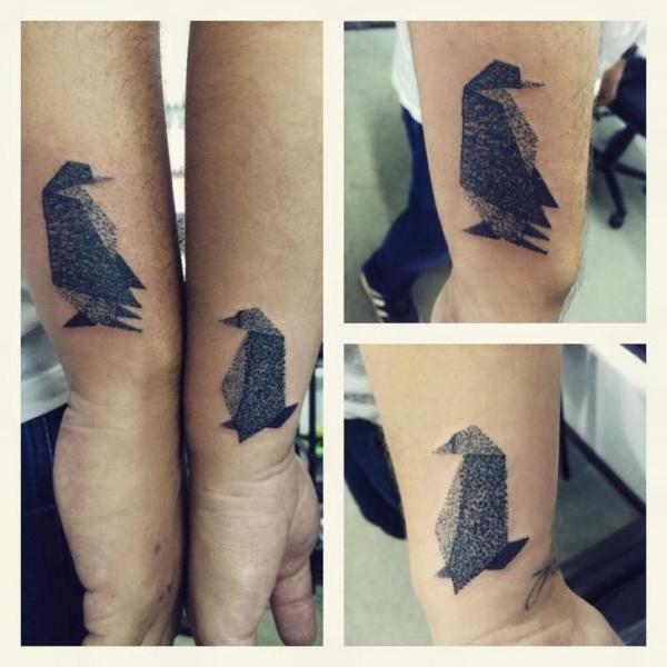 Tatuagem Braço Pinguim por Hannibal Uriona