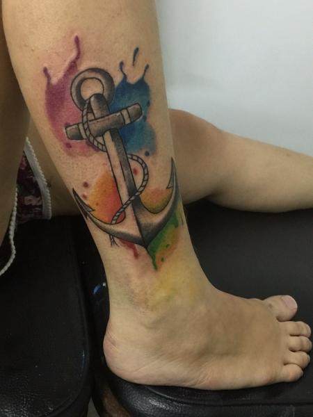 Tatuaż Noga Kotwica Akwarela przez Hannibal Uriona