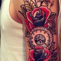 Рука Часы Ньйу Скул Цветок татуировка от Solid Heart Tattoo