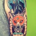 รอยสัก แขน หมาป่า เพชร โดย Solid Heart Tattoo