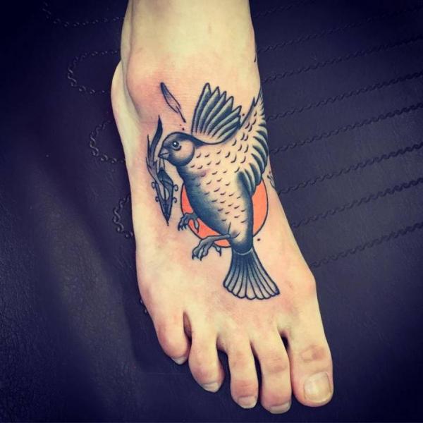 Tatouage Pied Oiseau par Solid Heart Tattoo