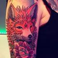 Плечо Ньйу Скул Цветок Волк татуировка от Solid Heart Tattoo