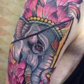 tatuaje Hombro Brazo Elefante por Blessed Tattoo