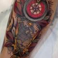 tatuaż New School Łydka Kompas Róża wiatrów przez Blessed Tattoo