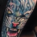 Arm Realistische Tiger tattoo von Fontecha Iron