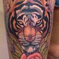 Old School Tiger Thigh tattoo by Fontecha Iron