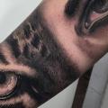 tatuaje Brazo Realista Ojo por PXA Body Art