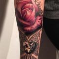 tatuaggio Braccio Fiore Rose Diamante di NR Studio