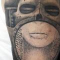 tatuaje Hombro Brazo Cráneo Giger por NR Studio