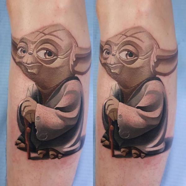 Tatuaje Brazo Personaje Yoda por NR Studio