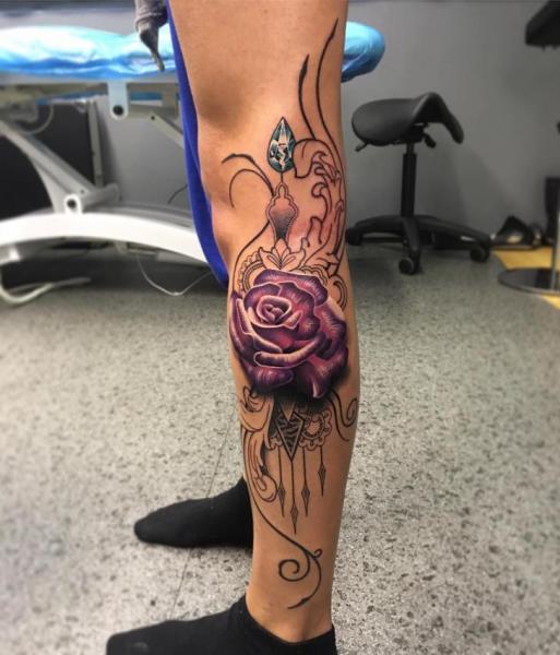 Tatuaggio Gamba Fiore Rose di NR Studio