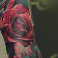 tatuaje Brazo Flor Mano por Voice of Ink
