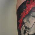 tatuaje Brazo Retrato mujer por Voice of Ink