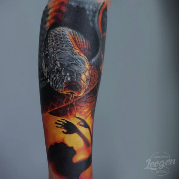 Tatuaggio Braccio Serpente di Voice of Ink