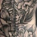 tatuagem Flor Lado Dotwork Esqueleto por Art Faktors