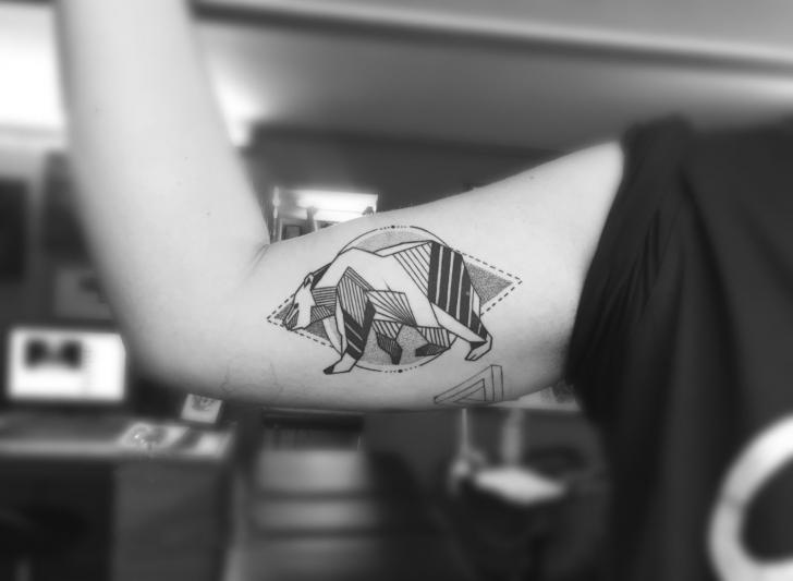 Arm Bären Geometrisch Tattoo von Bang Bang