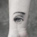 Arm Auge Dotwork tattoo von Bang Bang