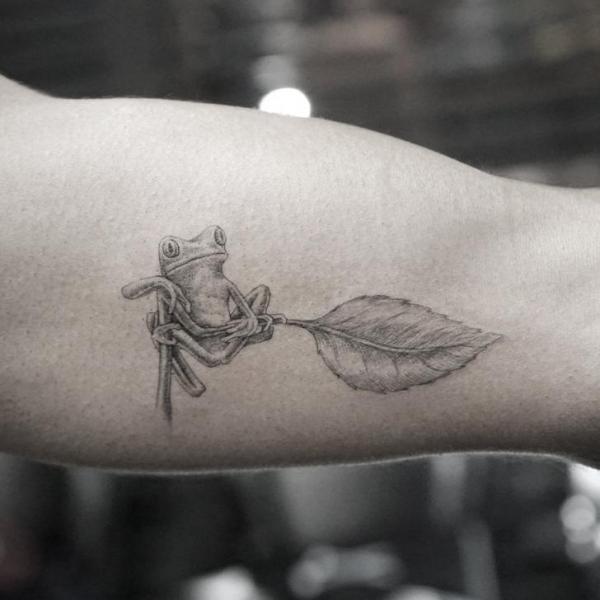 Arm Leaf Frog Tattoo by Bang Bang