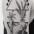 tatuaje Hombro Brazo Abstracto Triángulo por Bang Bang