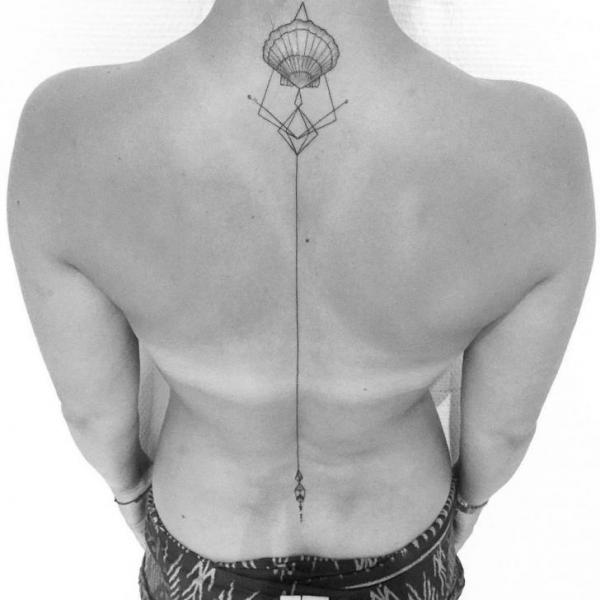 Tatuaje Espalda Línea Cáscara por Bang Bang