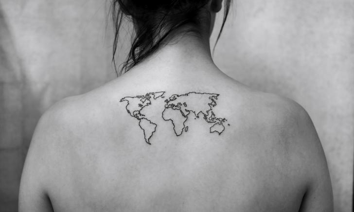 Tatuaje Espalda Mundo por Bang Bang