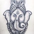 tatuaż Plecy Religijny Dotwork Ganesh przez Logia Barcelona