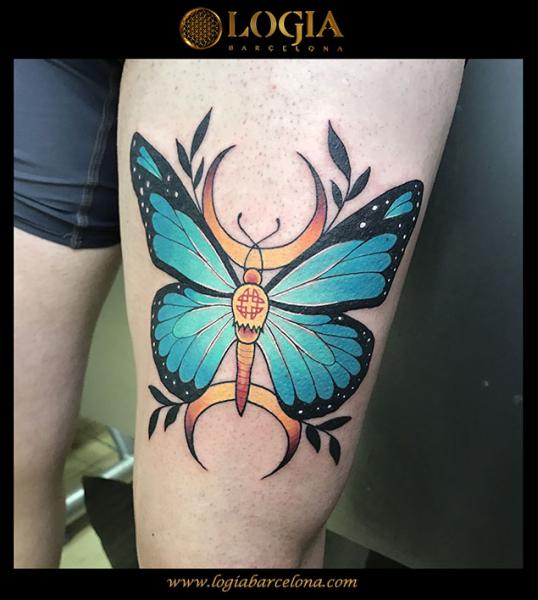 Schmetterling Oberschenkel Tattoo von Logia Barcelona
