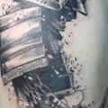 Samurai Oberschenkel tattoo von Logia Barcelona