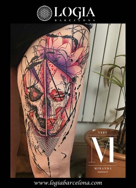 Skull Thigh Water Color Tattoo by Logia Barcelona