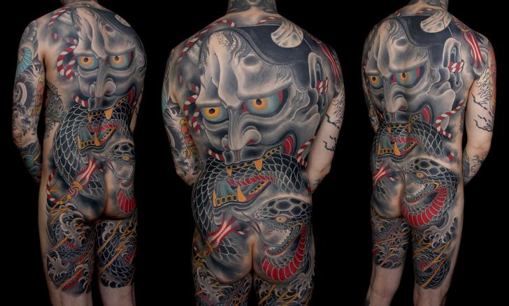Tatuaggio Serpente Giapponesi Schiena Demoni Sedere Corpo di Kings Avenue Tattoo