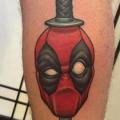 Waden Held Dolch Deadpool tattoo von Good Kind Tattoo