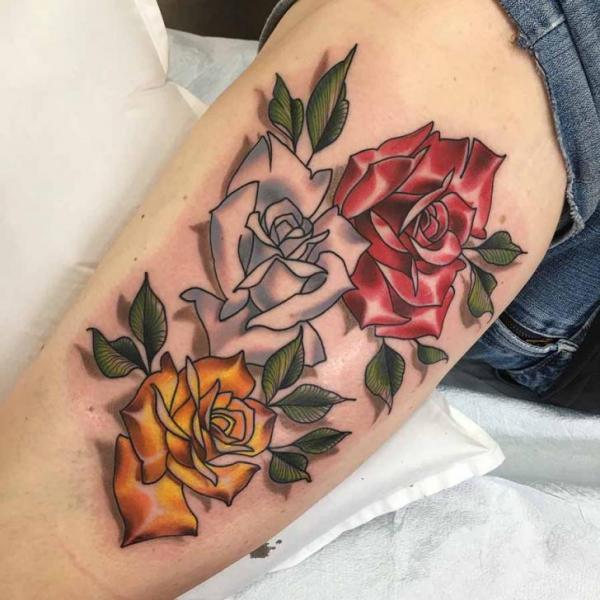 Tatuaje Flor Rosa Muslo por Good Kind Tattoo