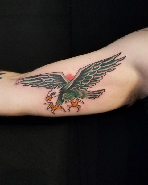 Tatuaje Brazo Águila por Electric Anvil Tattoo