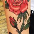 tatuaje Brazo Rosa por Electric Anvil Tattoo