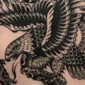 tatuaje Serpiente Espalda Águila por Electric Anvil Tattoo