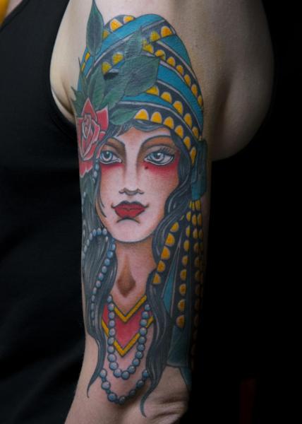 Arm Kopf Tattoo von Electric Anvil Tattoo