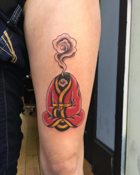 Tatuagem monge - Tatuado pelas mãos de um monge.