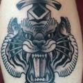 tatuaggio Tigre Pugnale di Electric Anvil Tattoo