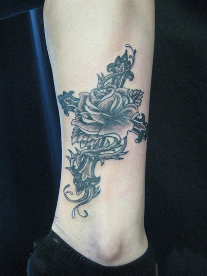 Leg Flower Crux Tattoo by Tattoo Valentin